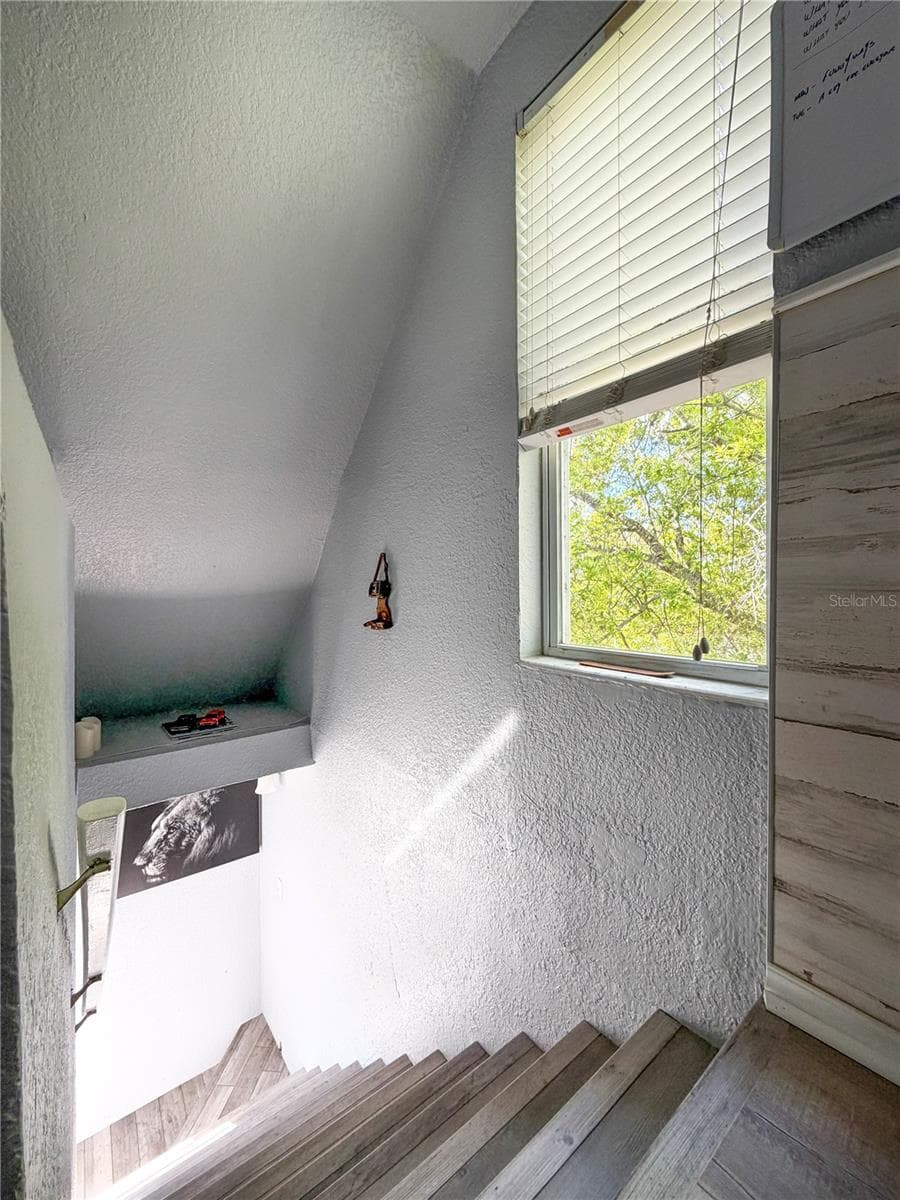 Attic Stairs - 141 S HIAWASSEE RD, ORLANDO