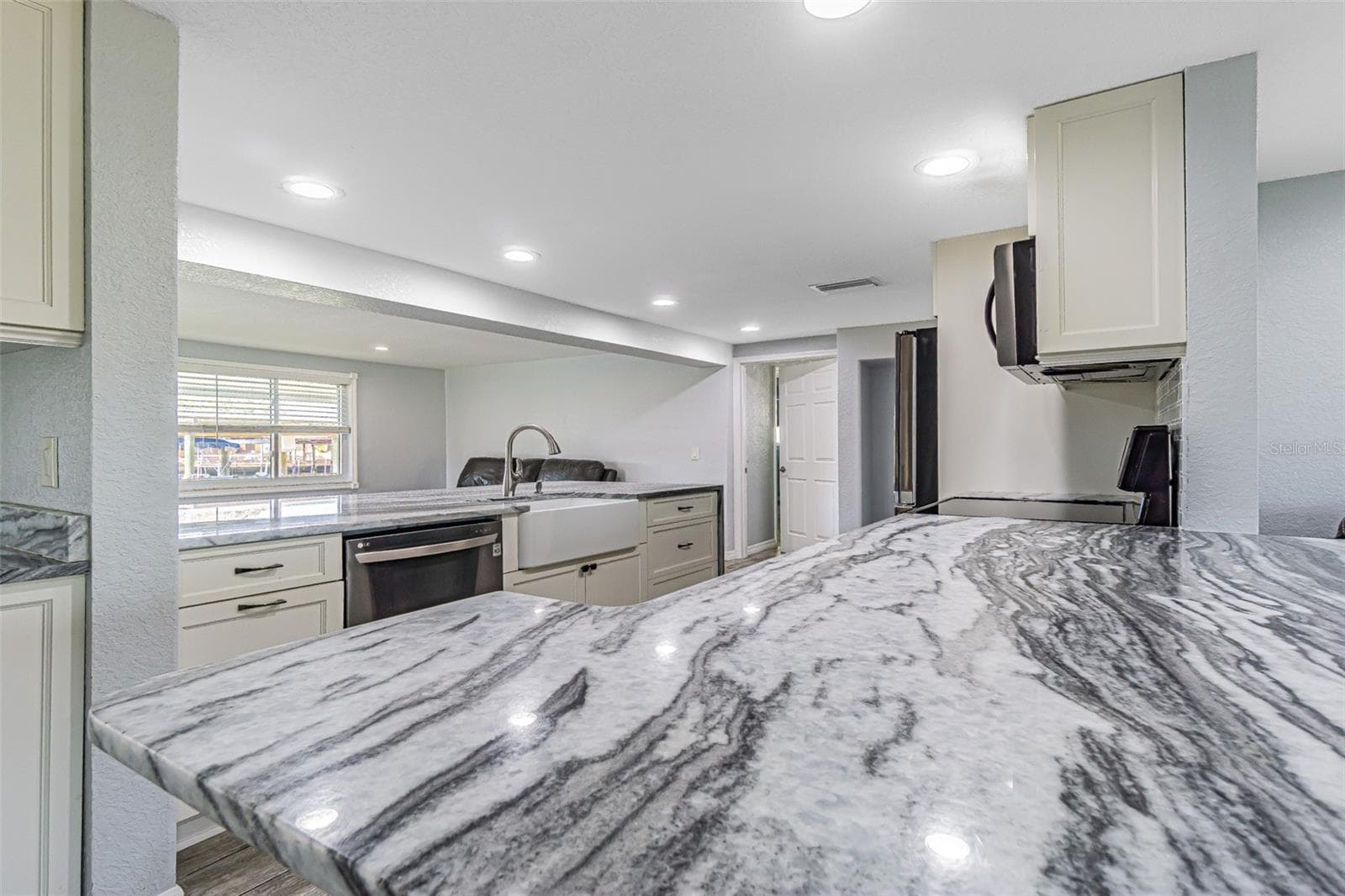 Single Family Residence at 1125 FERNWOOD DR, HOLIDAY, photo 5 of 46
