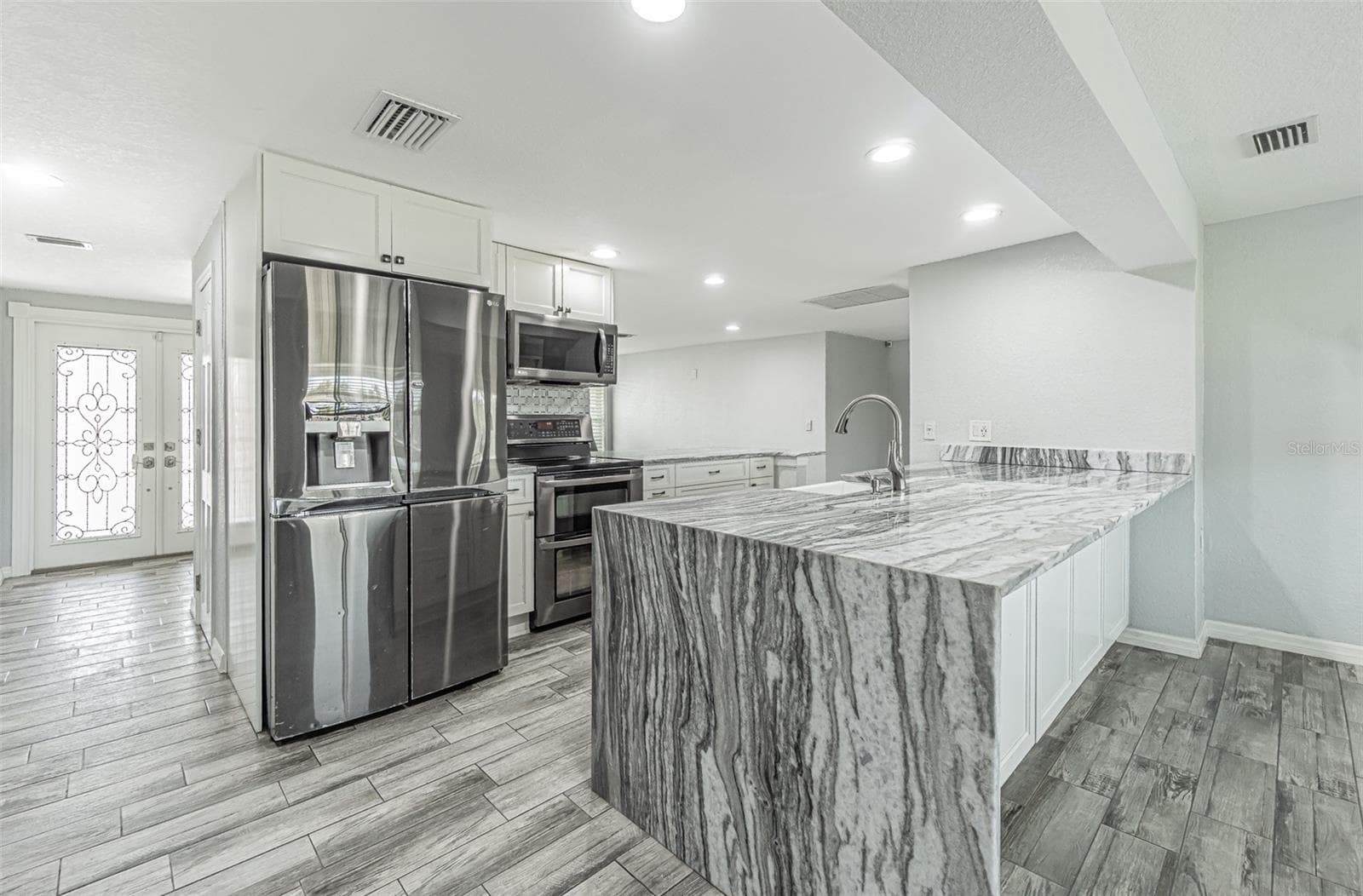 Single Family Residence at 1125 FERNWOOD DR, HOLIDAY, photo 6 of 46
