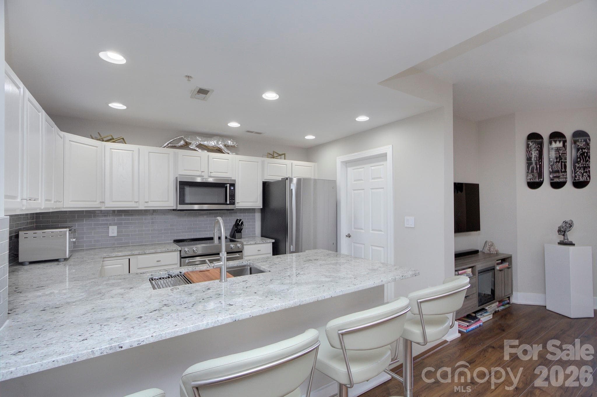 Condominium at 718 W Trade Street, Charlotte, photo 7 of 33