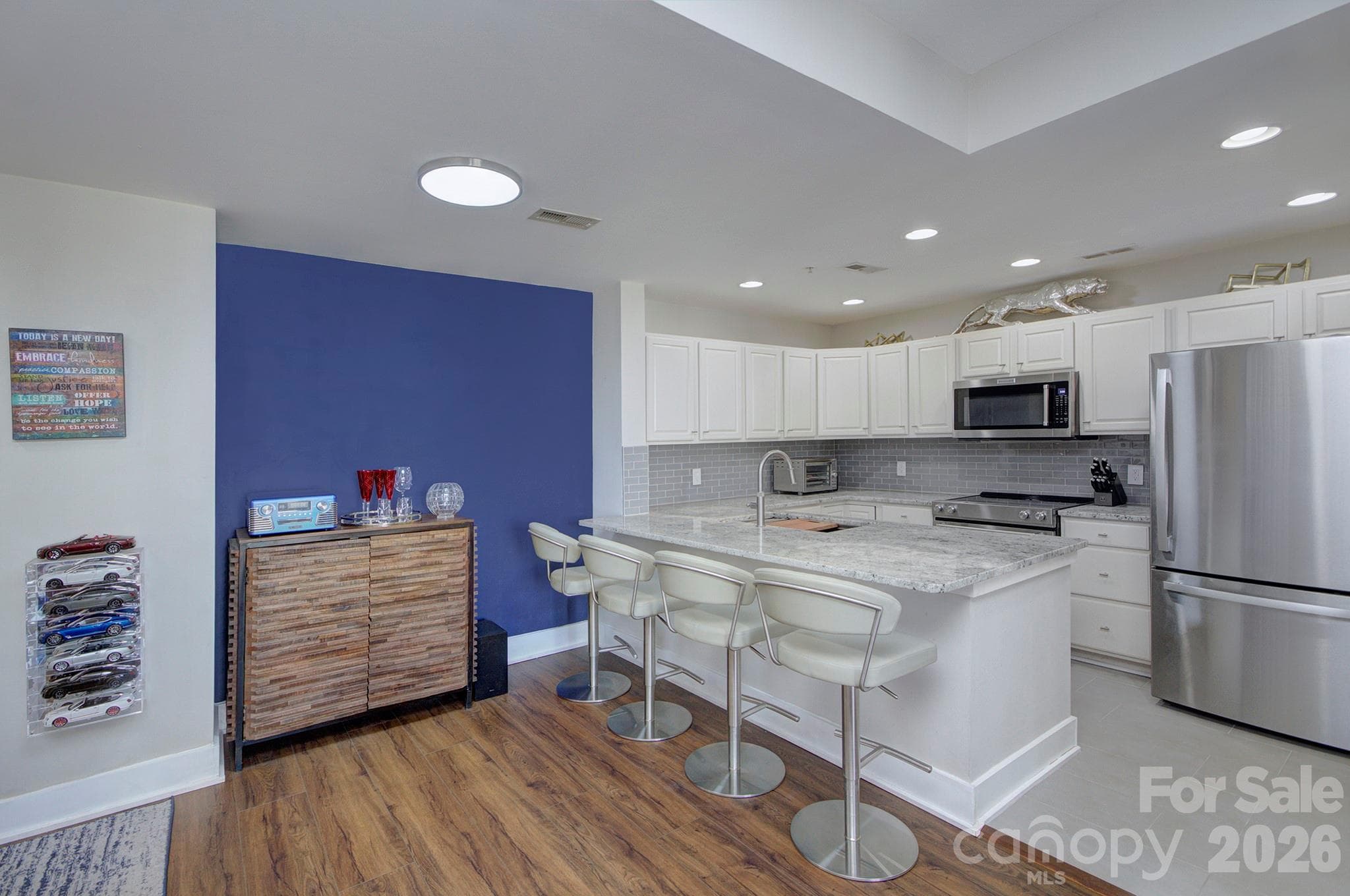 Condominium at 718 W Trade Street, Charlotte, photo 9 of 33