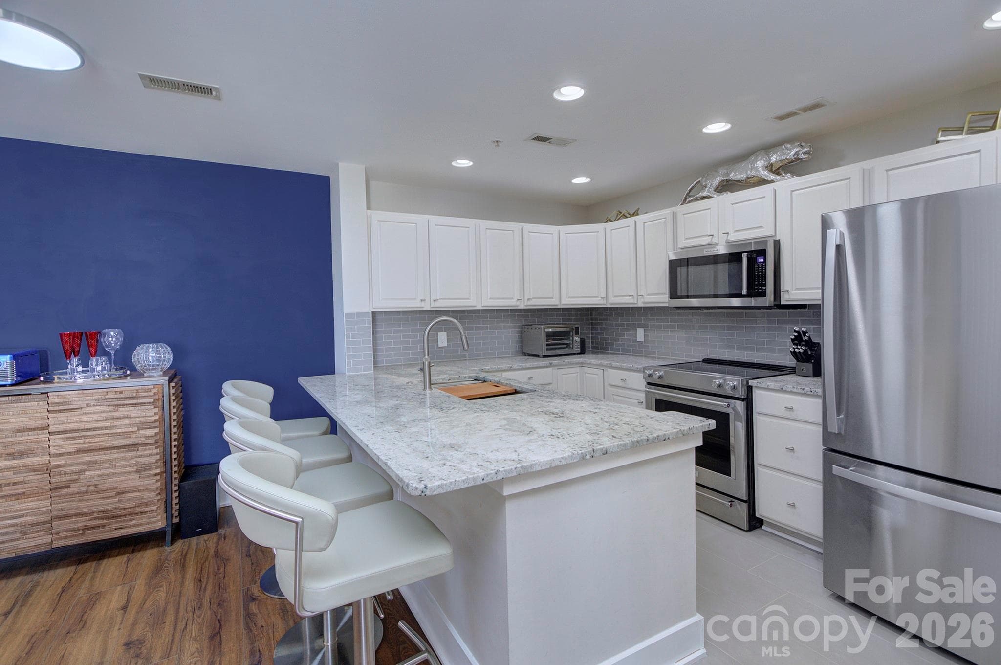 Condominium at 718 W Trade Street, Charlotte, photo 10 of 33