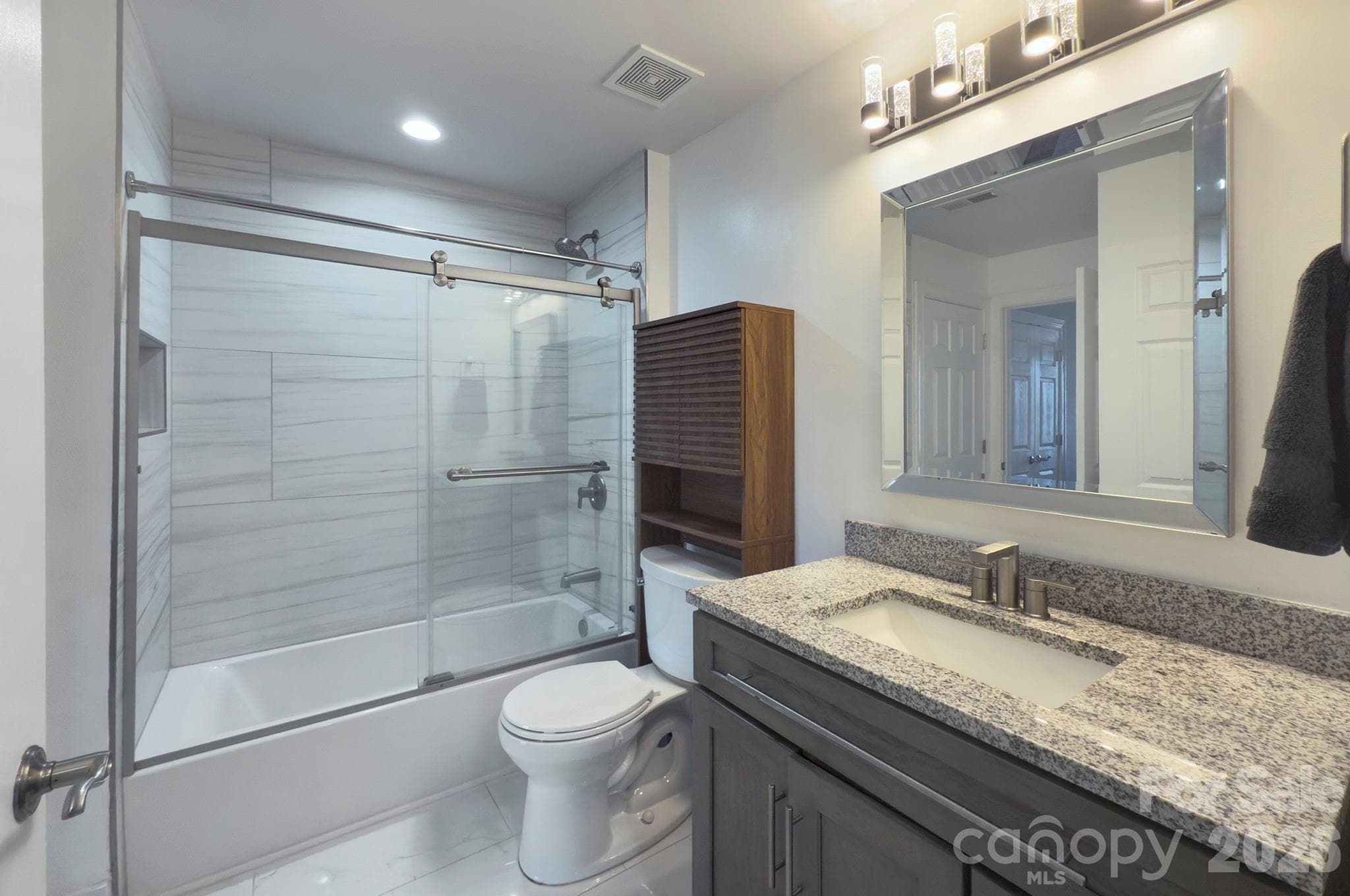 Condominium at 718 W Trade Street, Charlotte, photo 20 of 33