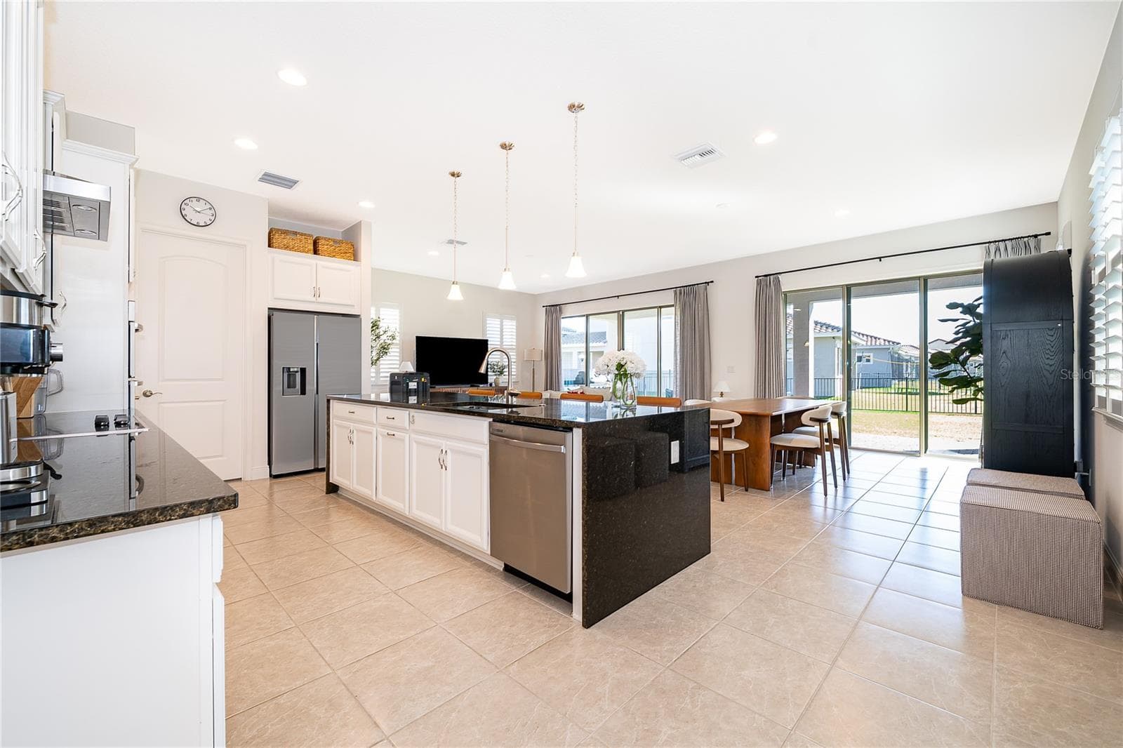 Single Family Residence at 8124 MABURY LN, ORLANDO, photo 9 of 39