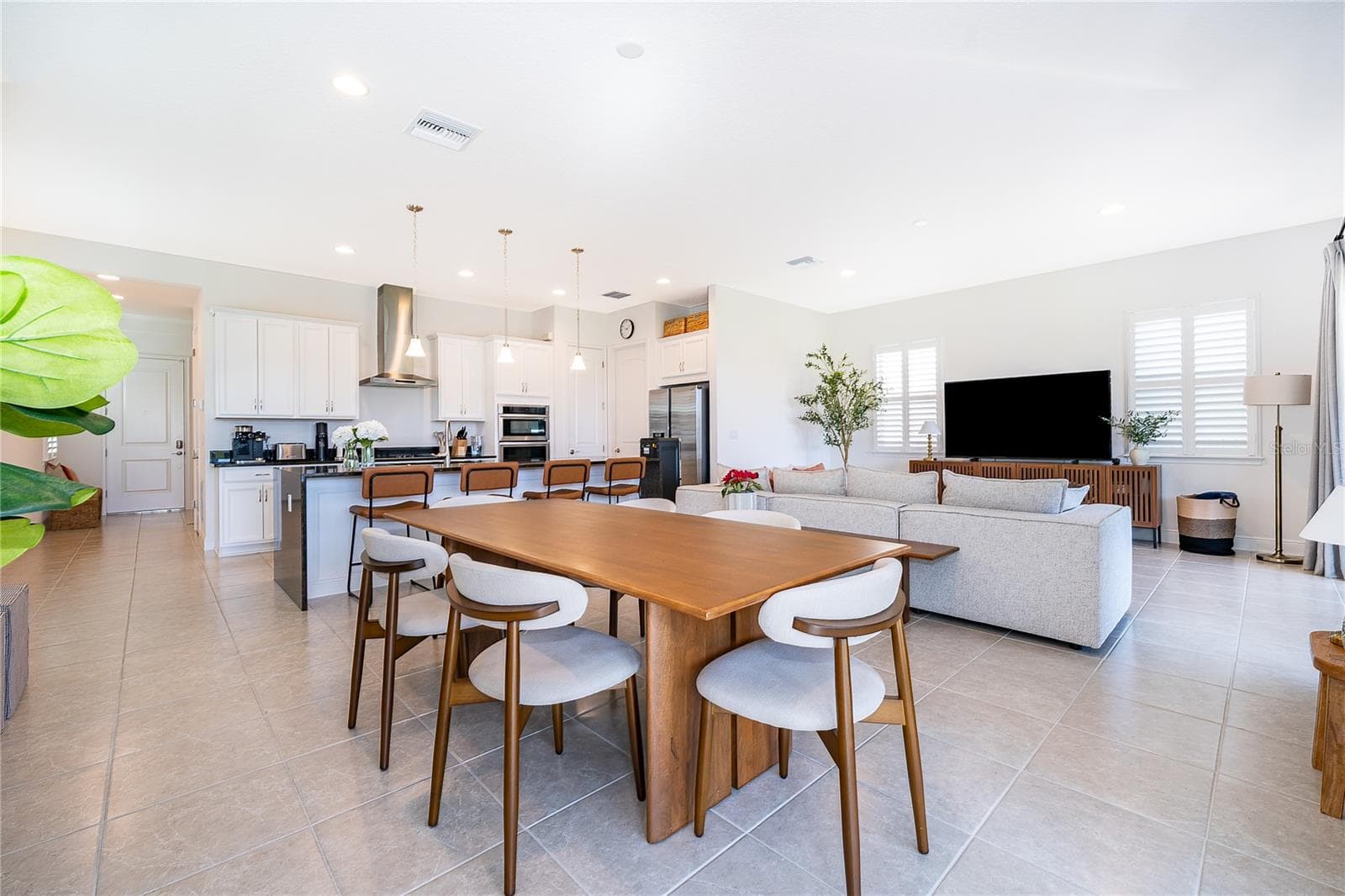 Single Family Residence at 8124 MABURY LN, ORLANDO, photo 11 of 39