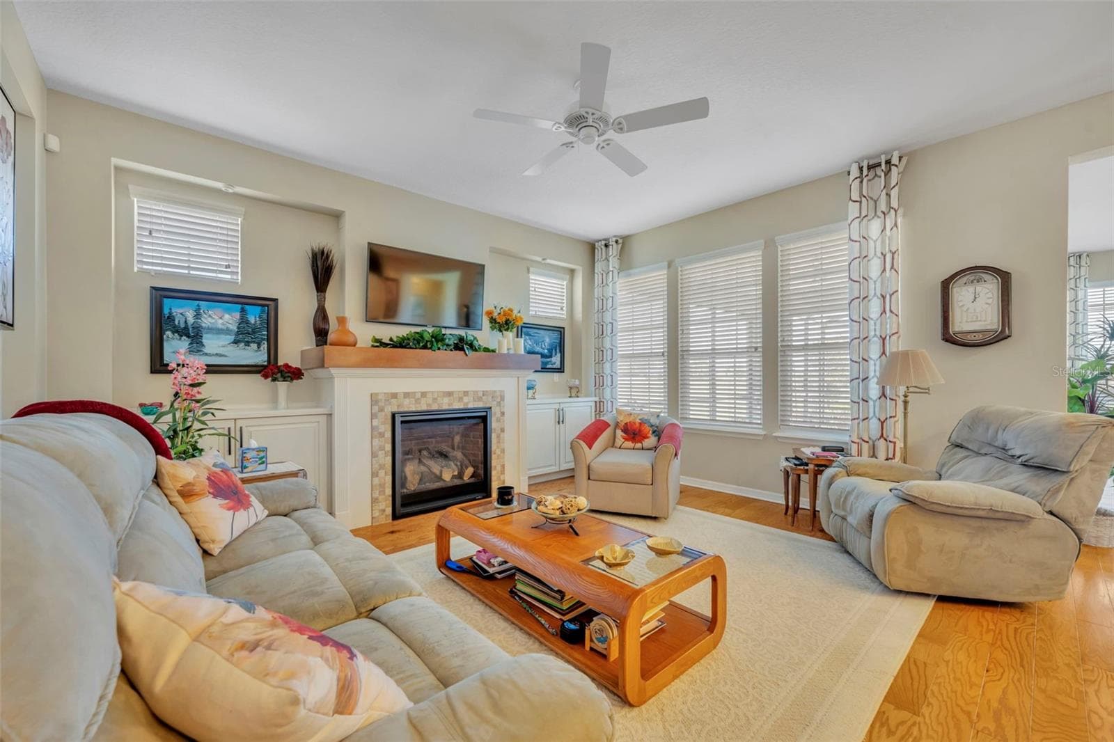 Single Family Residence at 334 SILVER MAPLE RD, GROVELAND, photo 27 of 57