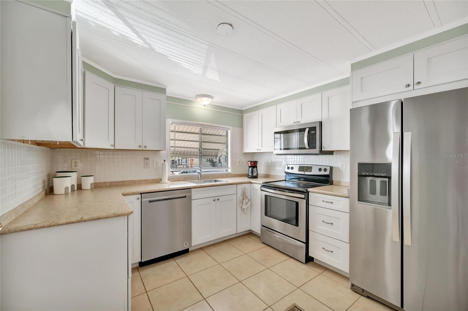Manufactured Home at 110 E SAINT LUCIA LOOP, APOLLO BEACH, photo 6 of 39