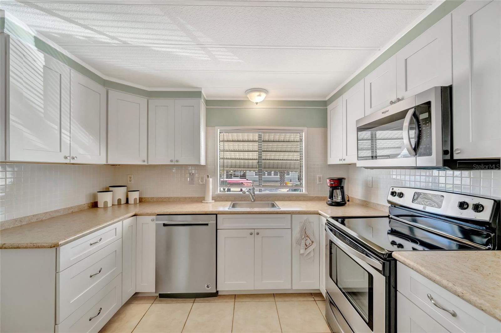Manufactured Home at 110 E SAINT LUCIA LOOP, APOLLO BEACH, photo 7 of 39