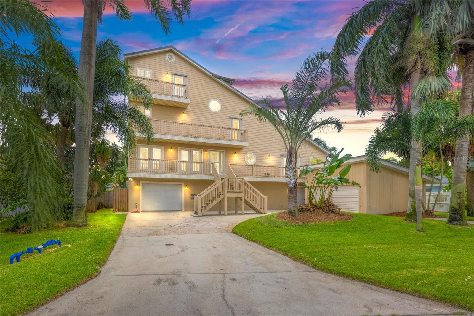Single Family Residence at 1902 ARROWHEAD DR NE, ST PETERSBURG, photo 46 of 49