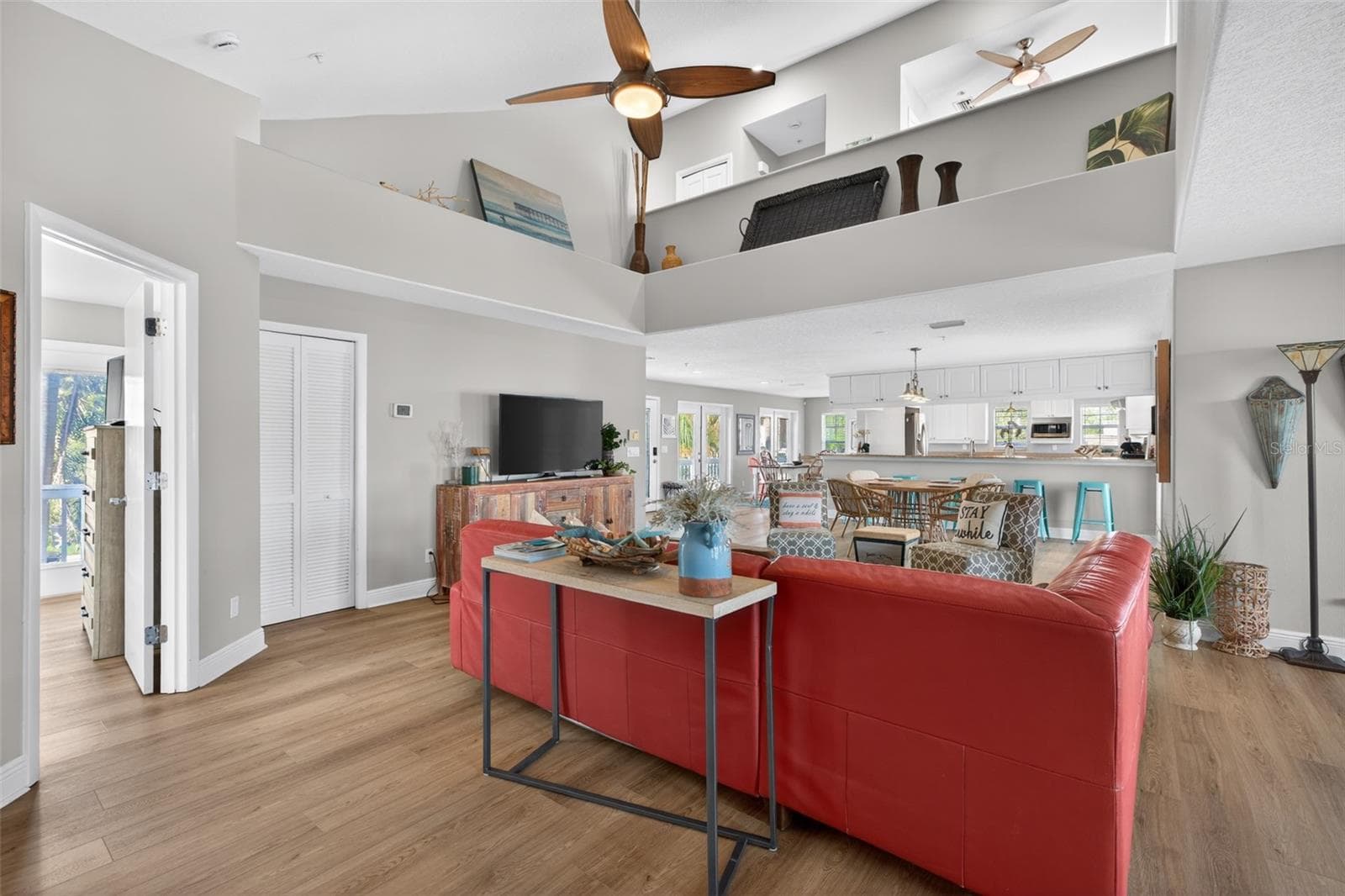 Single Family Residence at 1902 ARROWHEAD DR NE, ST PETERSBURG, photo 18 of 49