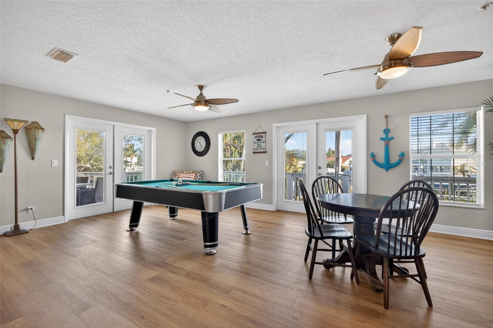 Single Family Residence at 1902 ARROWHEAD DR NE, ST PETERSBURG, photo 22 of 49