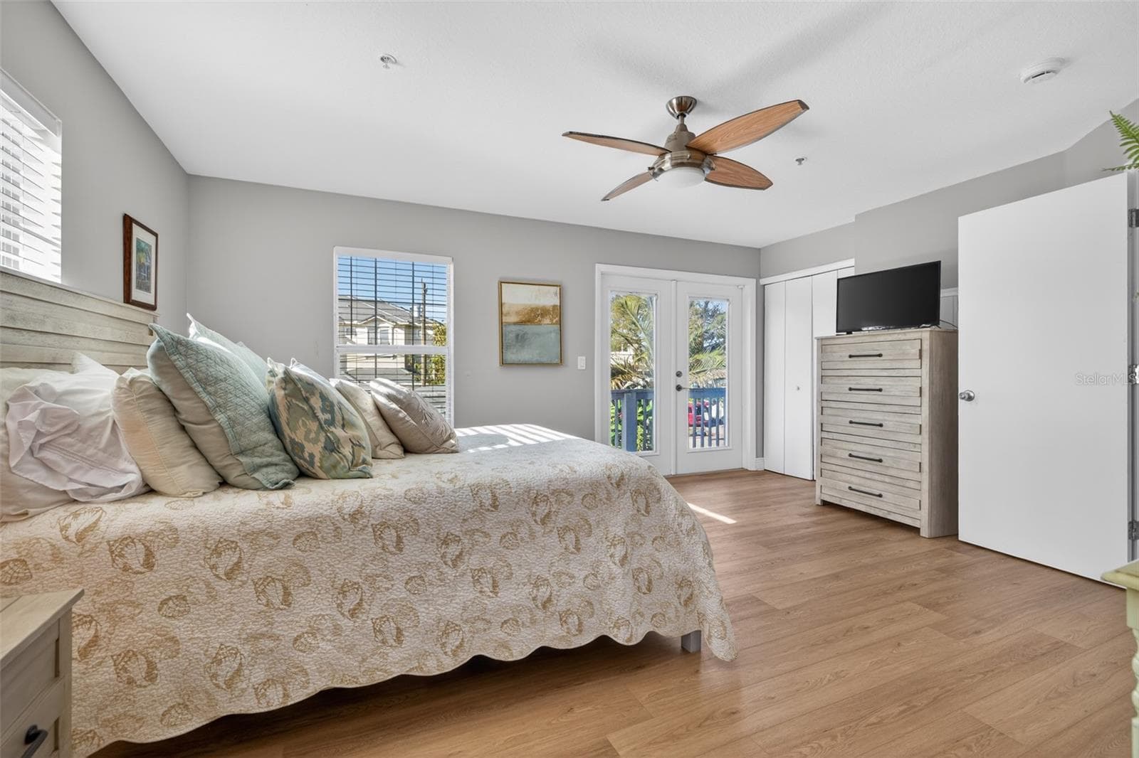 Single Family Residence at 1902 ARROWHEAD DR NE, ST PETERSBURG, photo 25 of 49
