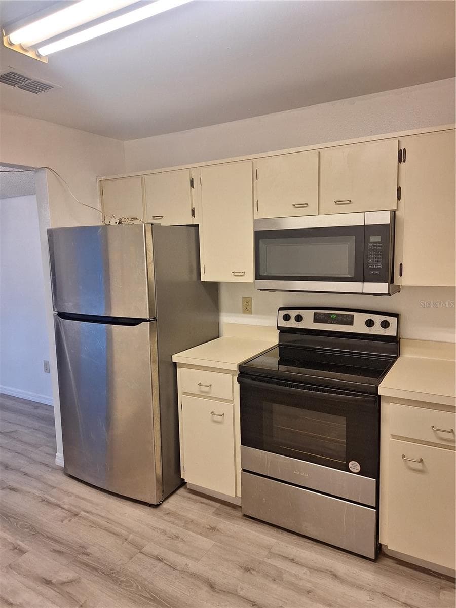 Condominium at 11910 SKYLAKE PL #E, TEMPLE TERRACE, photo 5 of 22