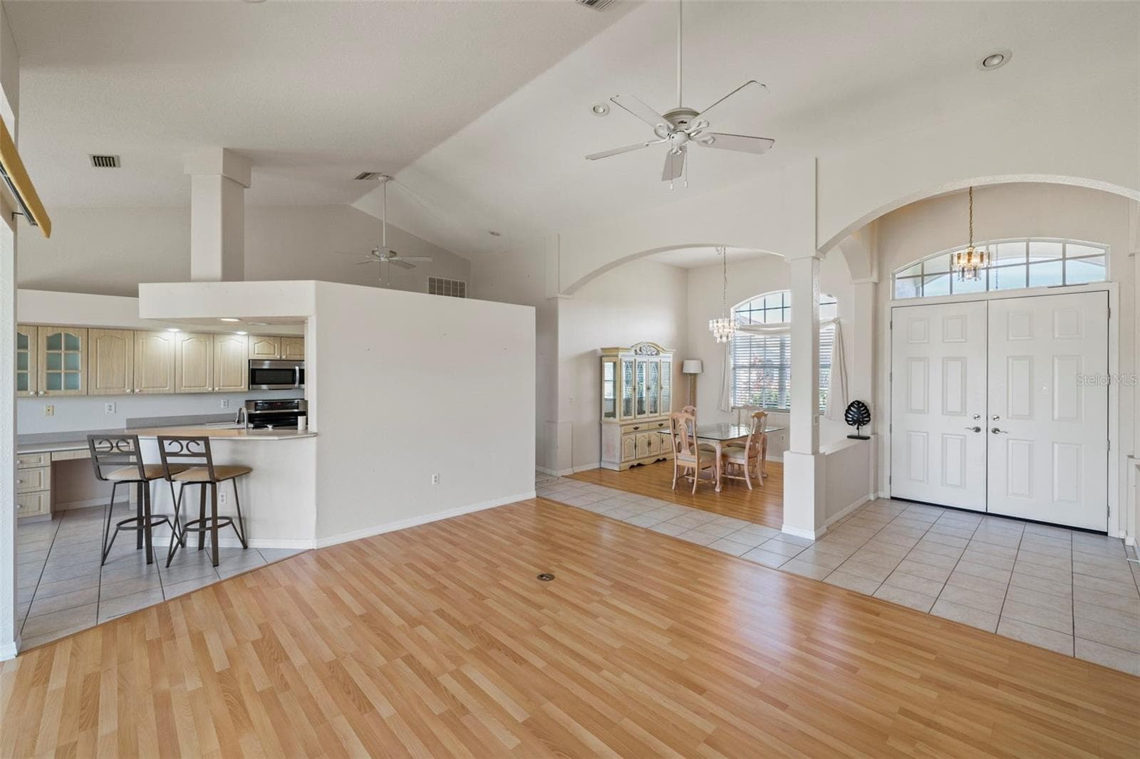 Single Family Residence at 12942 SW KINGSWAY CIR, LAKE SUZY, photo 8 of 36