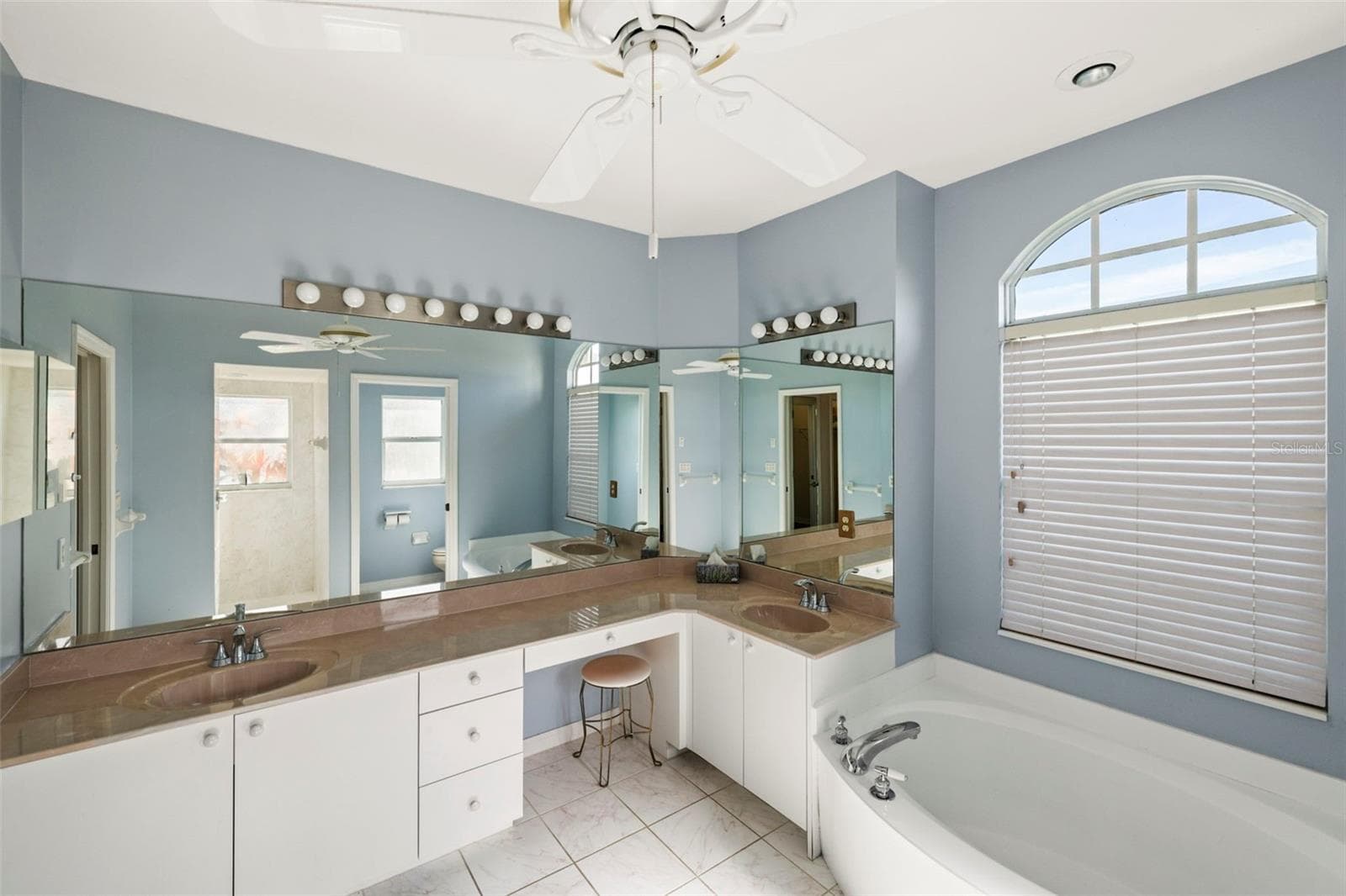 Single Family Residence at 12942 SW KINGSWAY CIR, LAKE SUZY, photo 23 of 36
