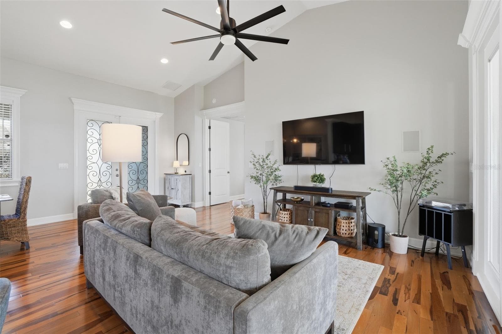 Living room - 834 MILLSHORE DR, CHULUOTA
