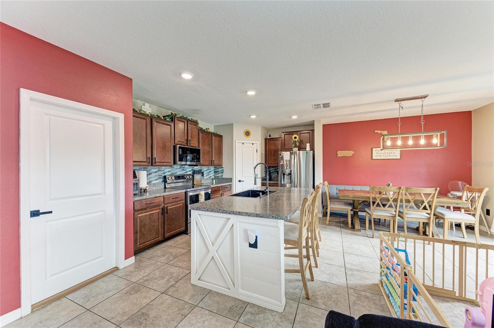 Single Family Residence at 17112 YELLOW PINE ST, WIMAUMA, photo 16 of 48