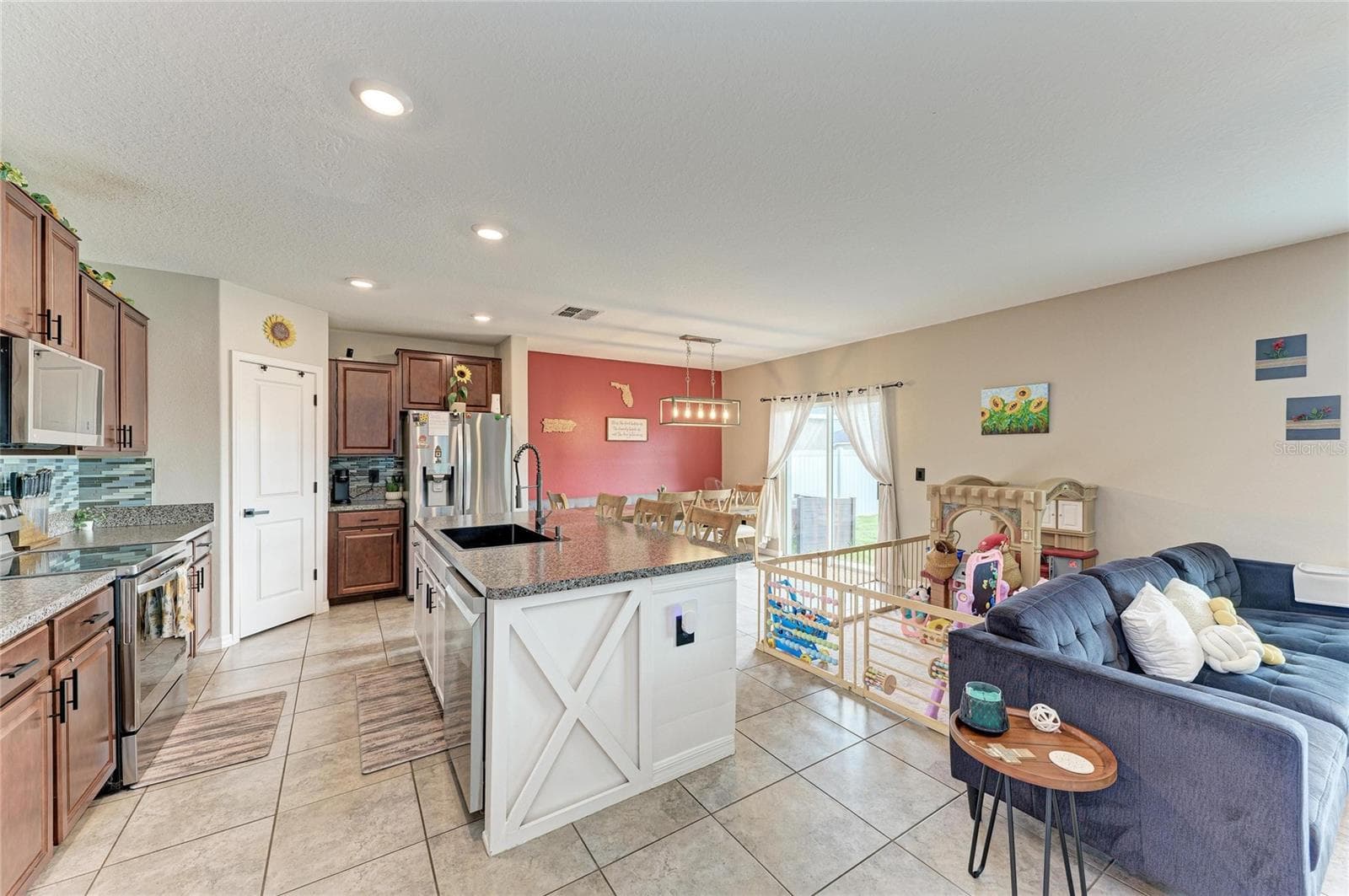 Single Family Residence at 17112 YELLOW PINE ST, WIMAUMA, photo 17 of 48