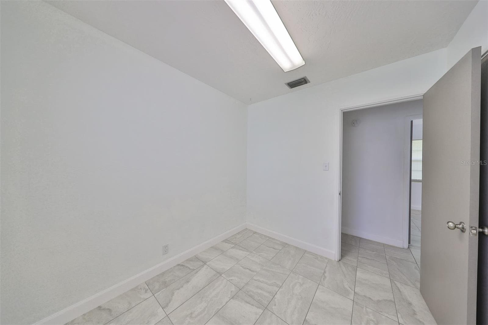 Single Family Residence at 3908 W WALLACE AVE, TAMPA, photo 9 of 36