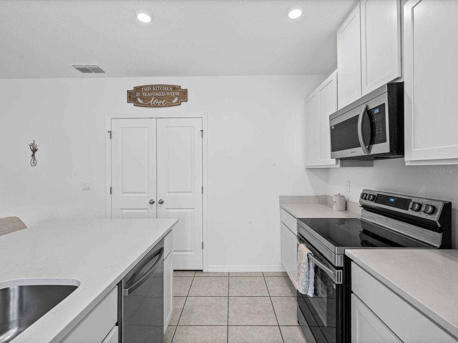 Single Family Residence at 16334 FROST BIRD RD, WEEKI WACHEE, photo 27 of 43