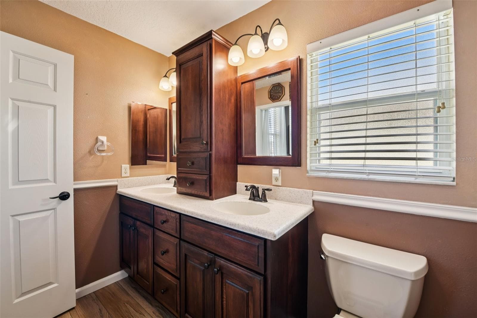 En Suite bath lots of storage. - 6105 DORY WAY, TAVARES