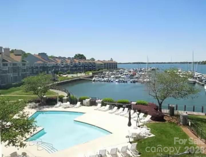Condominium at 18857 Vineyard Point Lane, Cornelius, photo 2 of 38