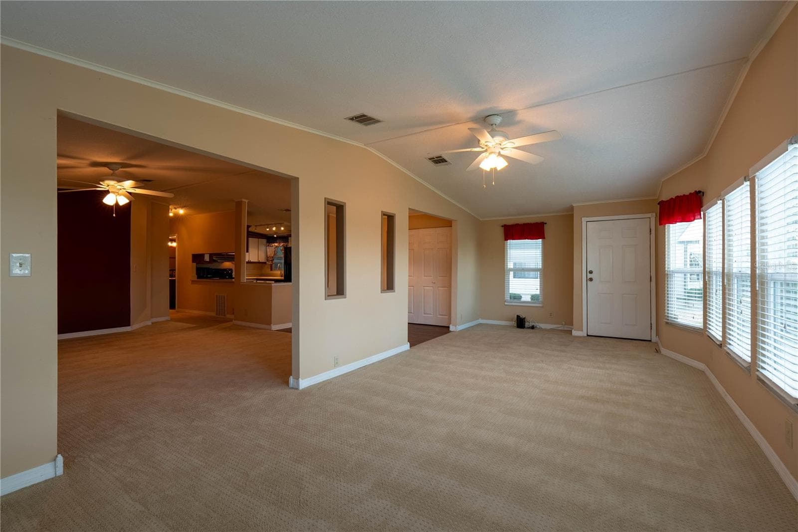 Manufactured Home at 5910 MAJESTIC WAY, PALMETTO, photo 7 of 61
