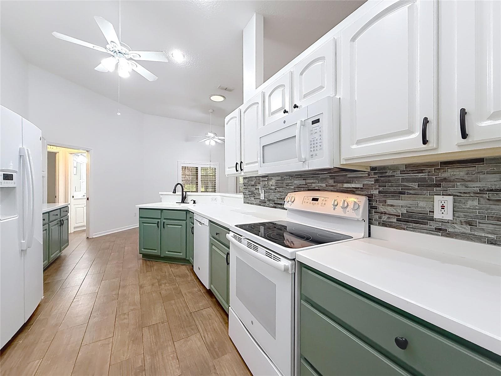 Single Family Residence at 507 DOWLING CIR, LADY LAKE, photo 14 of 39