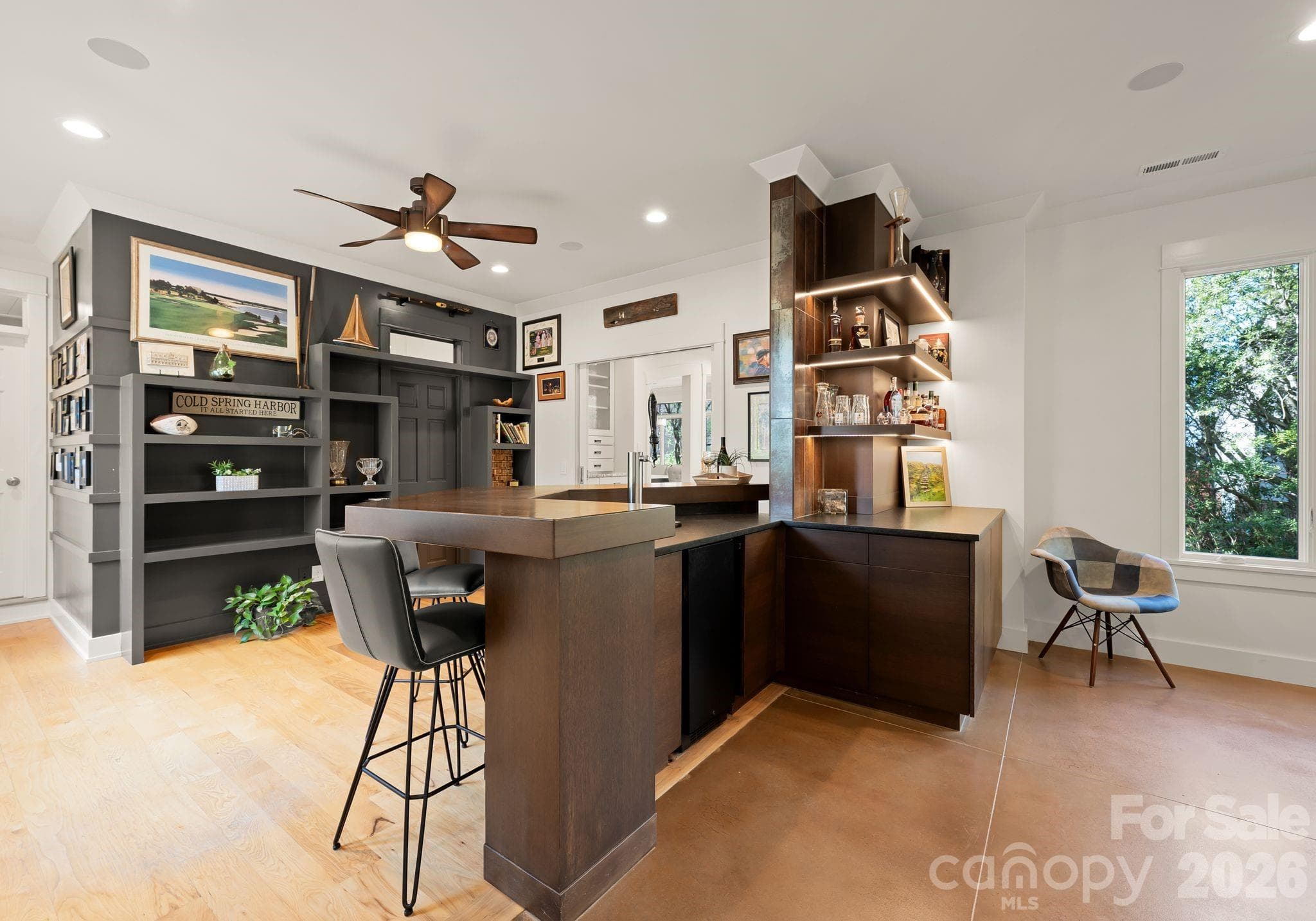 Bar / Entertainment - 16208 Weatherly Way, Huntersville