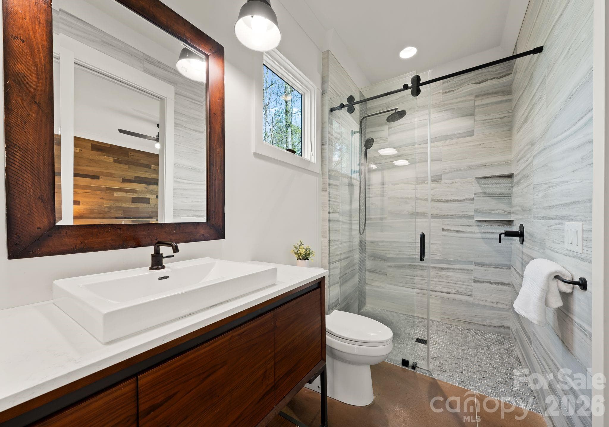Main Floor Full Bath - 16208 Weatherly Way, Huntersville