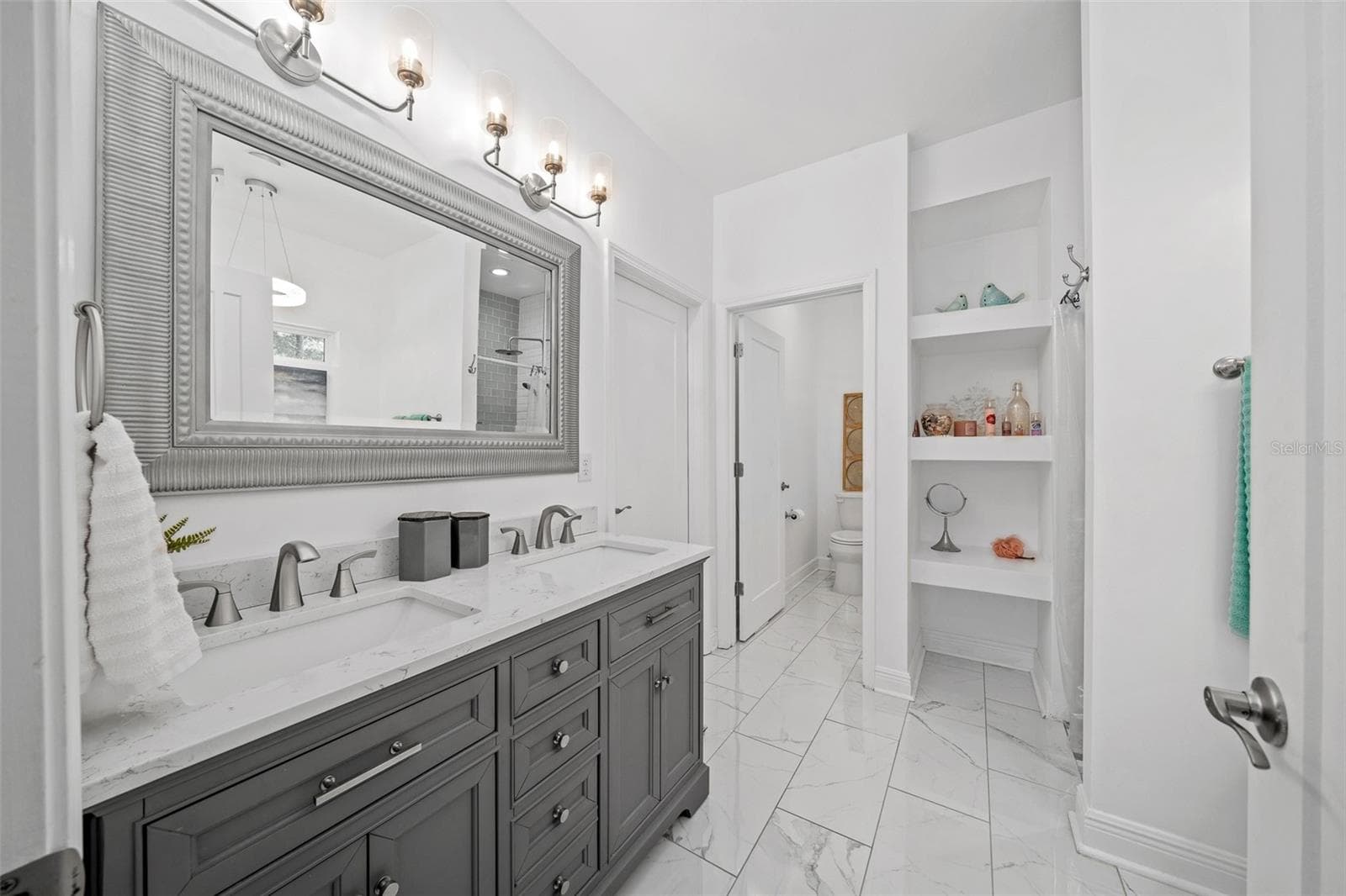 Primary Bathroom - 13576 NW COUNTY ROAD 235, ALACHUA