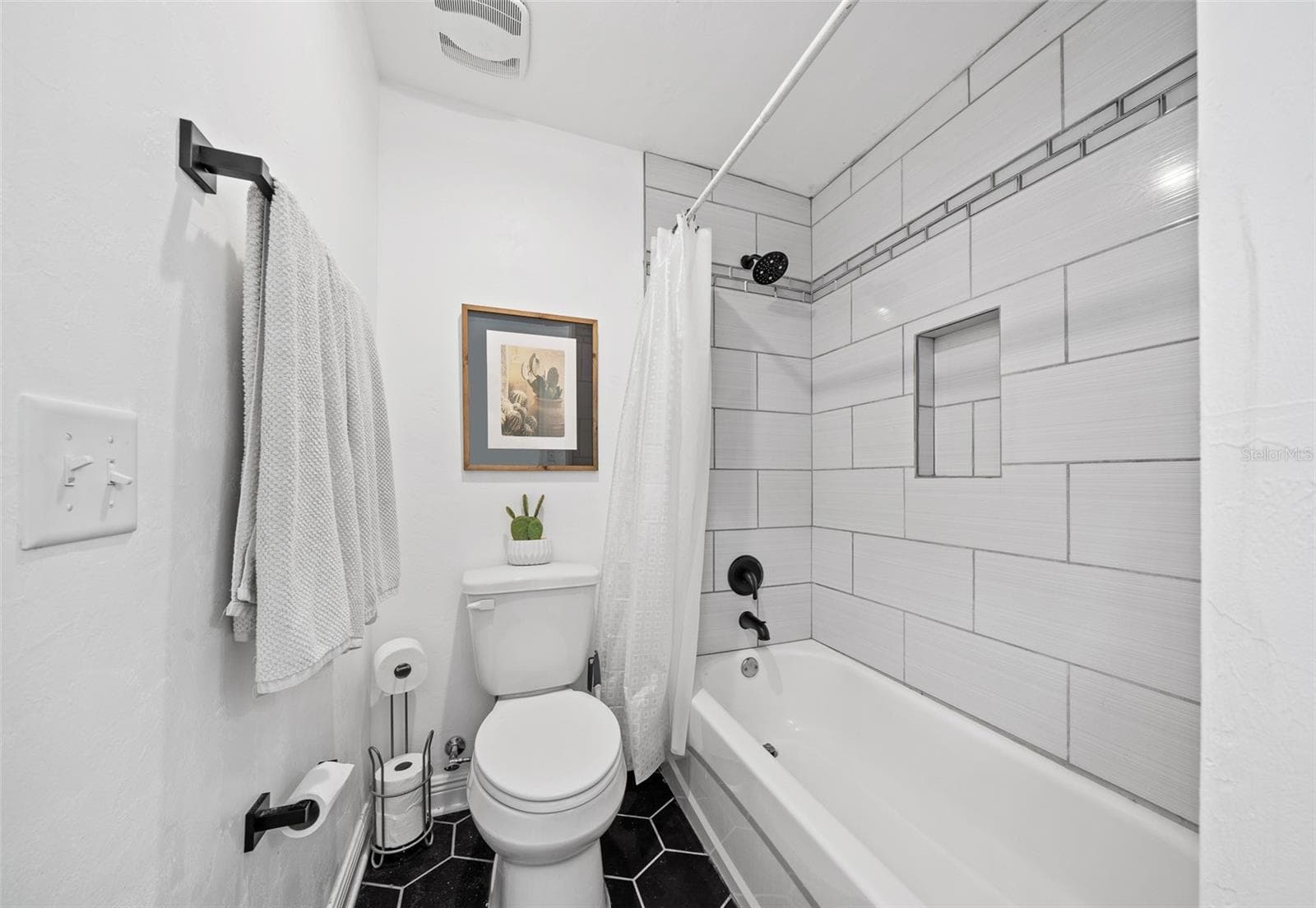 Bathroom of room #3 - 13576 NW COUNTY ROAD 235, ALACHUA