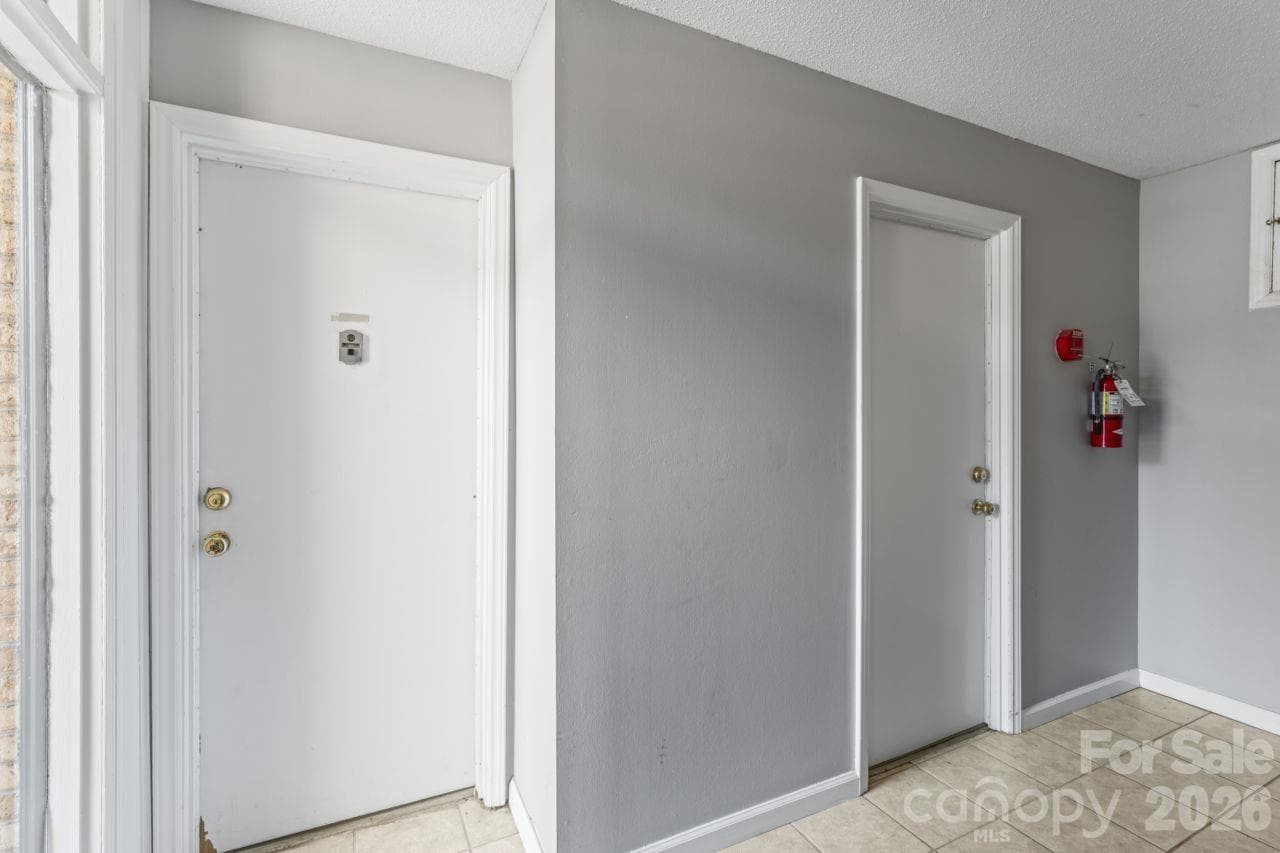 Condominium at 4747 Hedgemore Drive, Charlotte, photo 5 of 37