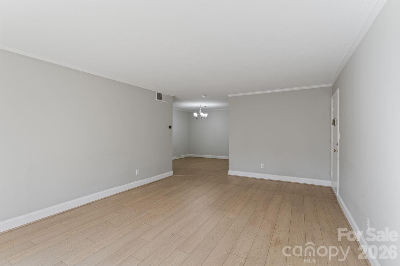 Condominium at 4747 Hedgemore Drive, Charlotte, photo 8 of 37