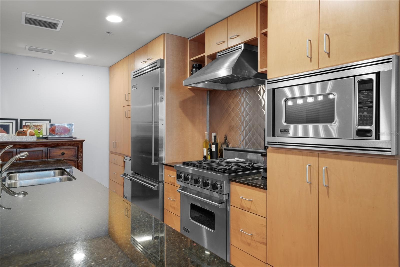 Condominium at 1120 E KENNEDY BLVD #827, TAMPA, photo 9 of 34