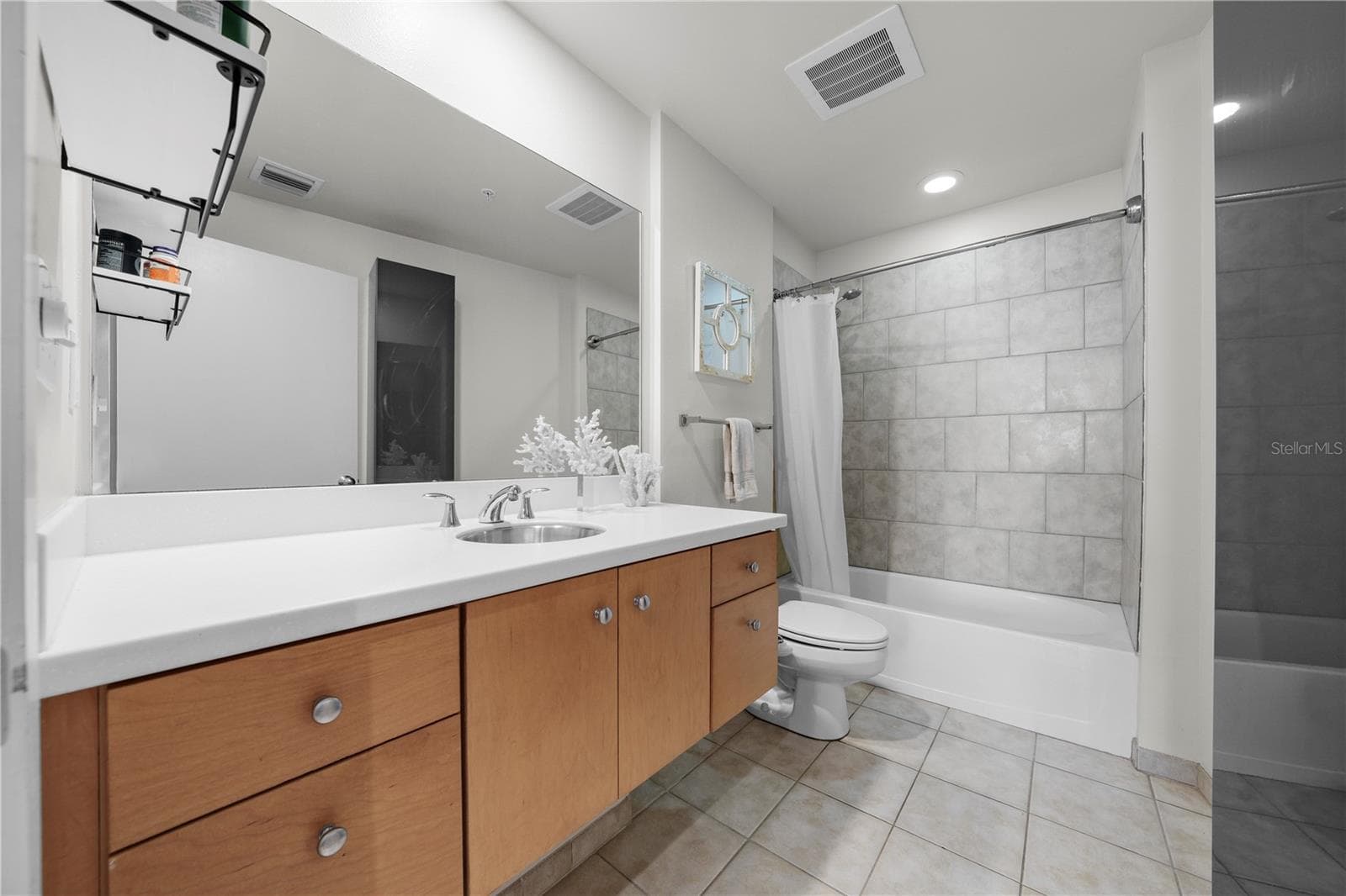 Condominium at 1120 E KENNEDY BLVD #827, TAMPA, photo 24 of 34