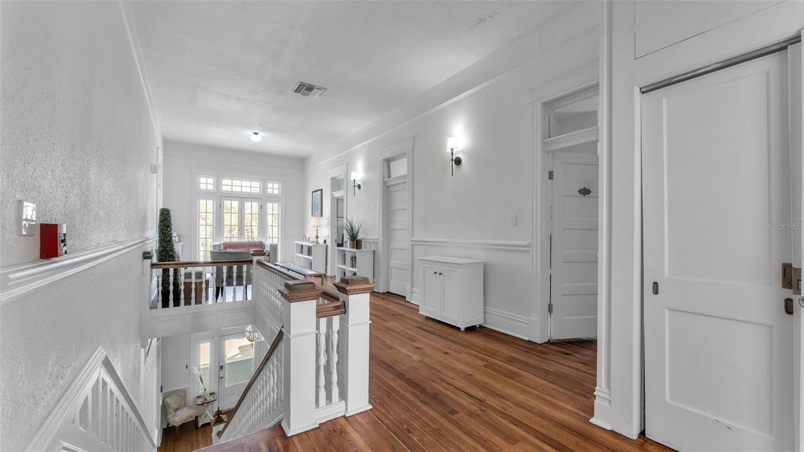 Staircase to 2nd Floor Loft - 555 E STANFORD ST, BARTOW