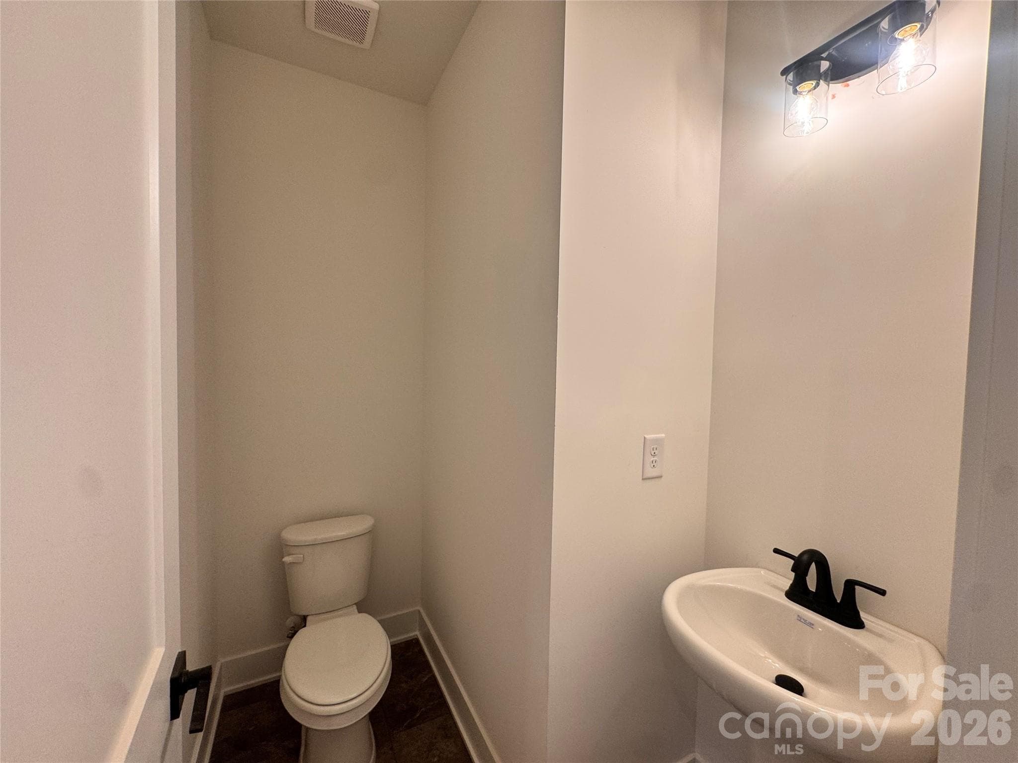 Half bathroom - 720 Inwood Hill Drive, Gastonia