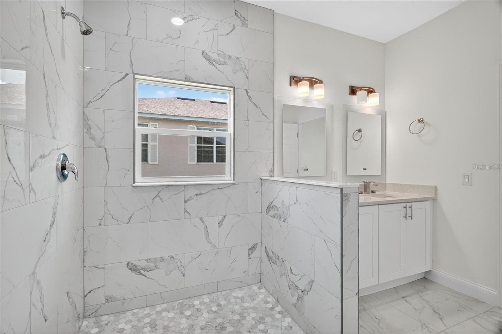 Master Bathroom - 89 FAIRWAY CIR, UMATILLA