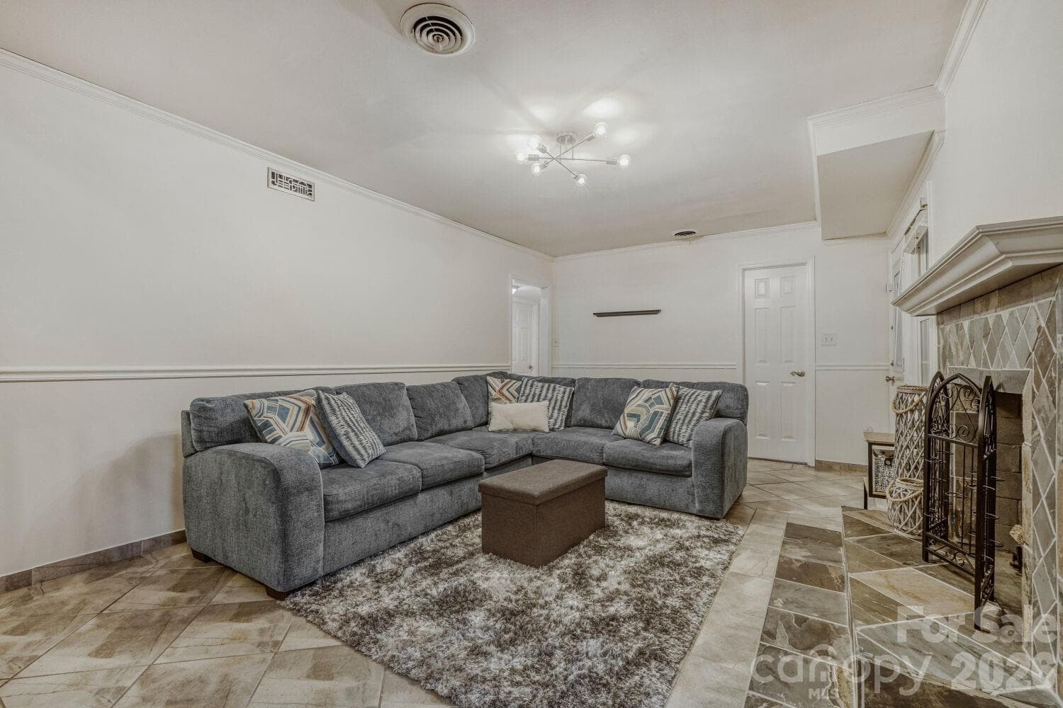 Single Family Residence at 1315 Shady Bluff Drive, Charlotte, photo 6 of 34