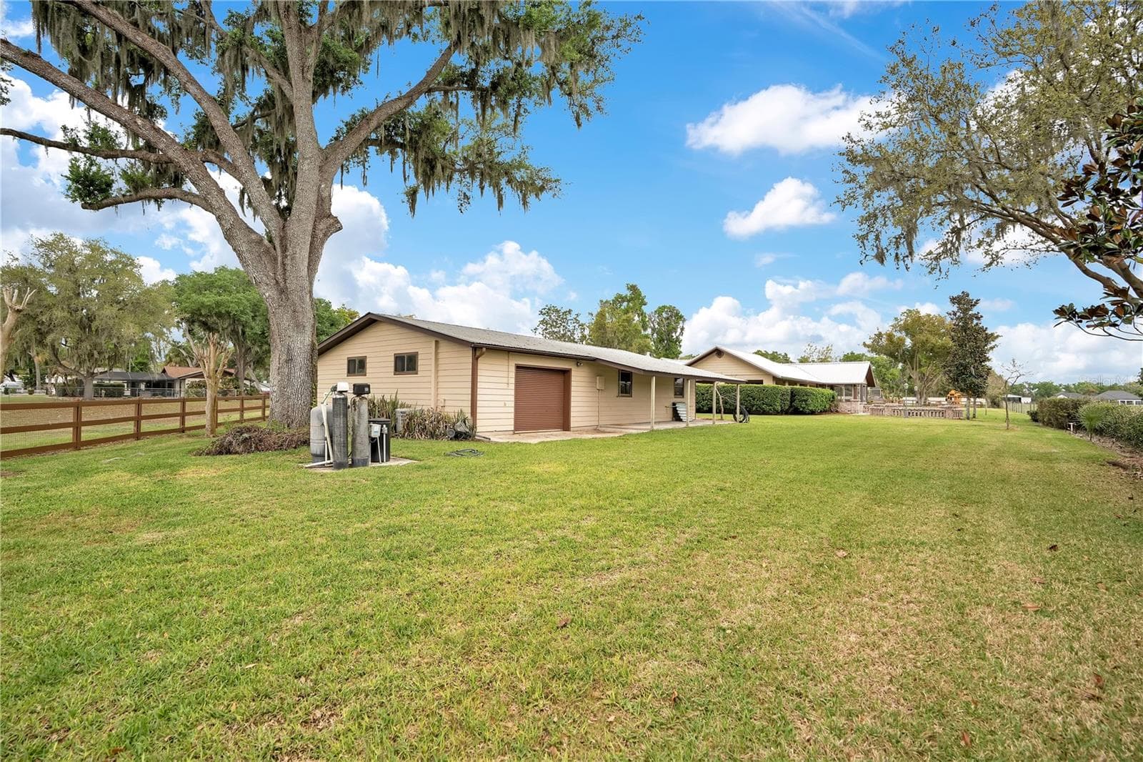 Back view of detached garage/workshop - 1401 BUELL CT, PLANT CITY