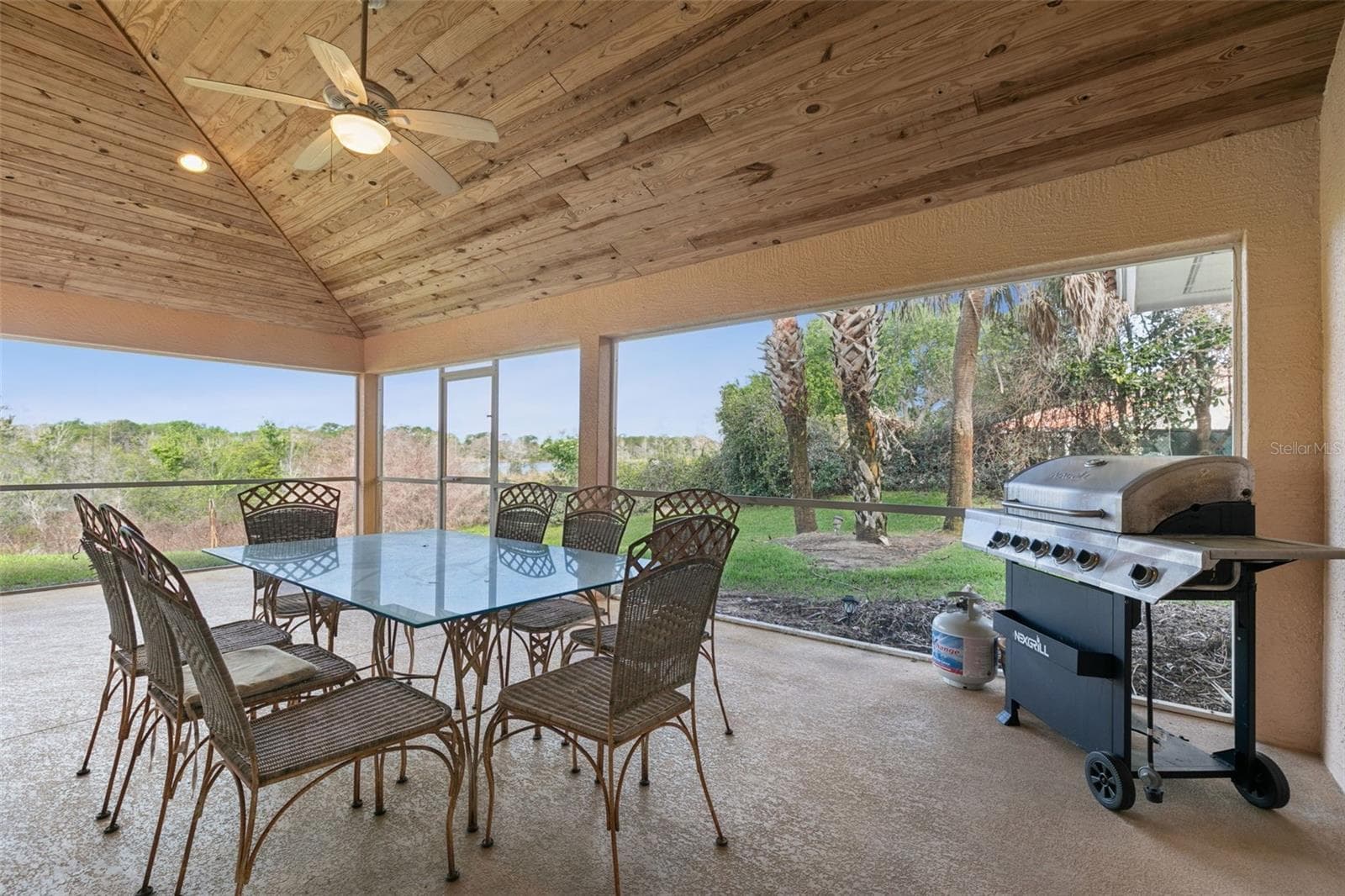 Single Family Residence at 12811 BELLERIVE DR, CLERMONT, photo 25 of 38