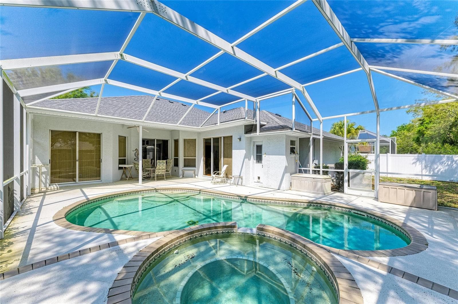 Pool with hot tub - 7604 52ND TER E, BRADENTON