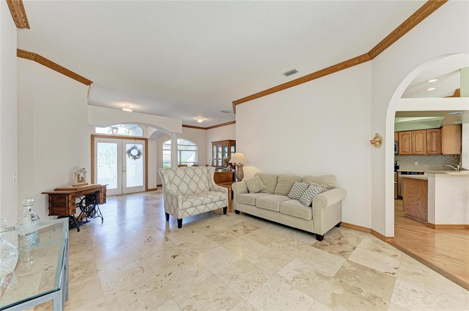 Travertine Stone, Oak Crown Molding in dining & living areas - 7604 52ND TER E, BRADENTON