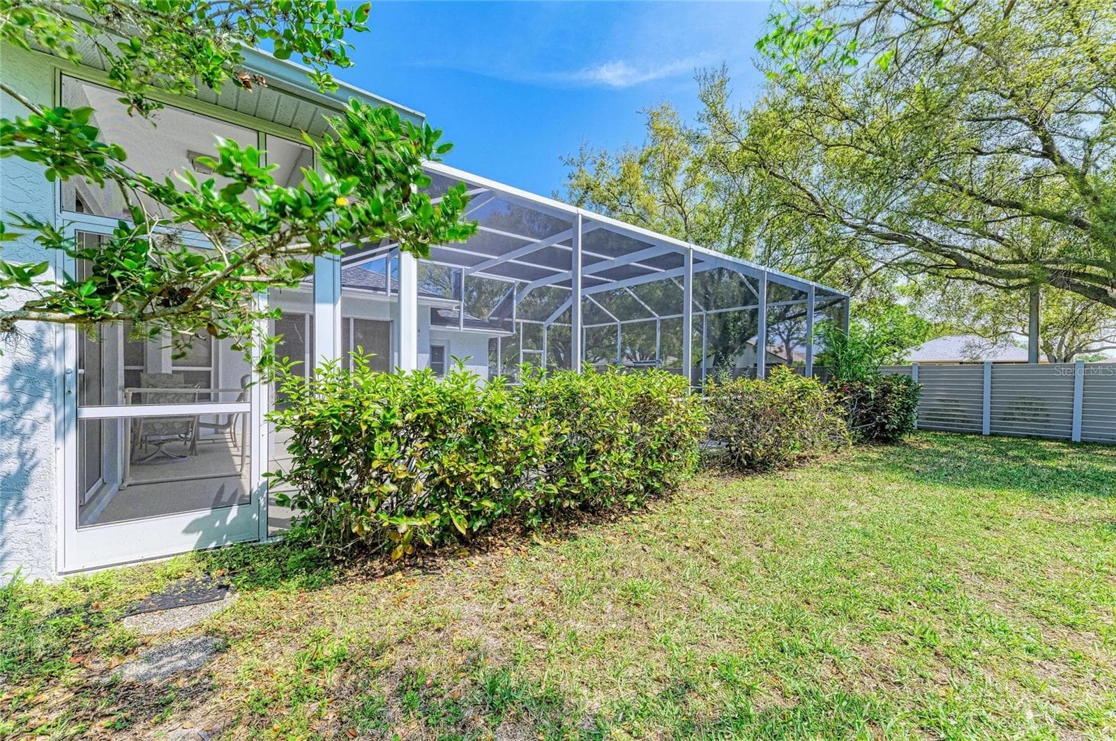 Side yard - 7604 52ND TER E, BRADENTON