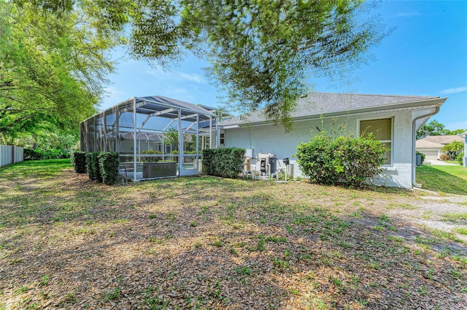 Back and side yard - 7604 52ND TER E, BRADENTON