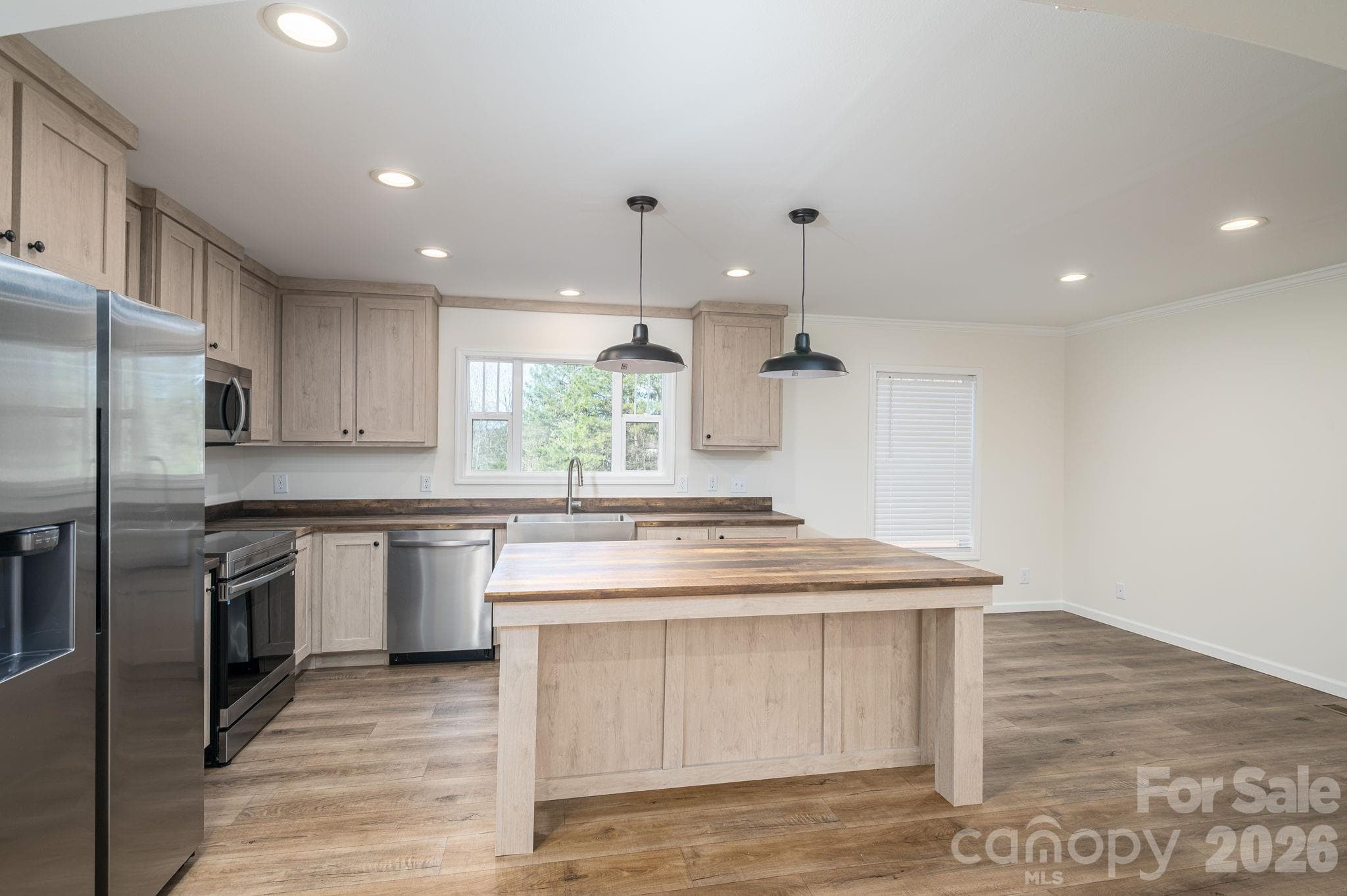 Kitchen - 808 W Eagleview Lane, Lawndale