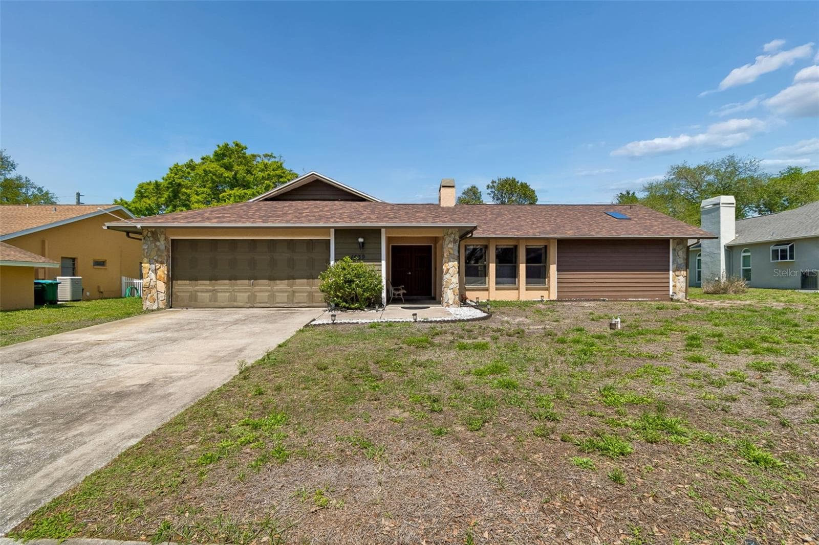 Single Family Residence at 1039 NORTHRIDGE DR, PALM HARBOR, photo 2 of 64