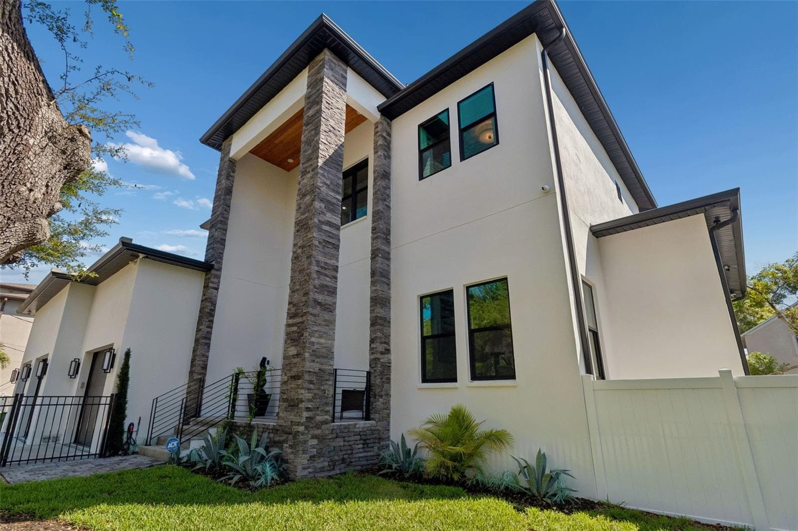 Exquisite 2024 Custom Built Home on iconic Bayshore Boulevard in South Tampa - 5410 BAYSHORE BLVD, TAMPA