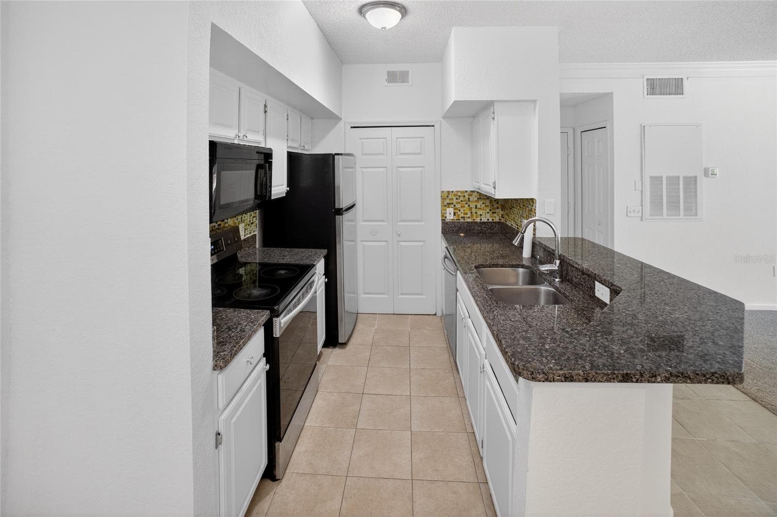 Condominium at 13003 PLANTATION PARK CIR #1323, ORLANDO, photo 4 of 38
